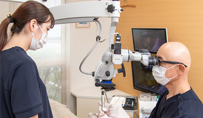 マイクロスコープ治療風景